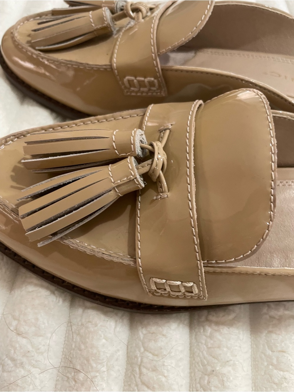 Vionic like new Beige Patent leather Reagan Tassel Mule Loafers size 8 - Picture 3 of 6
